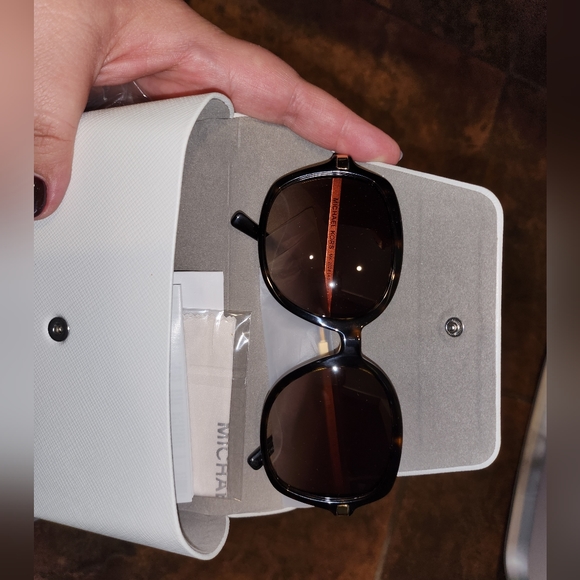 Michael Kors MK Adrianna II DARK Tortoise/Brown Gradient Sunglasses - Picture 3 of 4